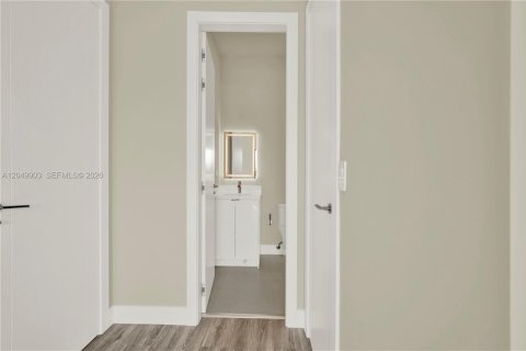Condo in Miami, Florida, 3 bedrooms  № 2192406 - photo 24