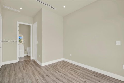 Condo in Miami, Florida, 3 bedrooms  № 2192406 - photo 23