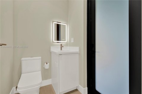 Condo in Miami, Florida, 3 bedrooms  № 2192406 - photo 17