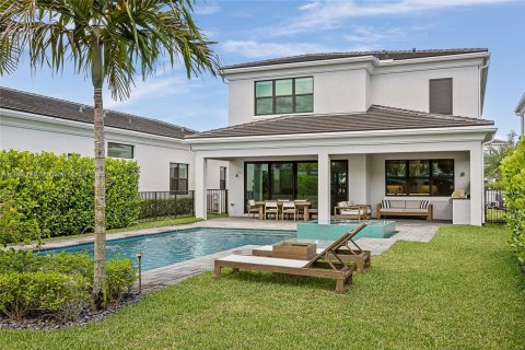 House in Palm Beach Gardens, Florida 4 bedrooms, 334.36 sq.m. № 1830126 - photo 2