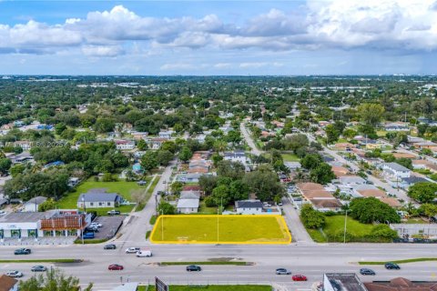 Propiedad comercial en venta en Miami, Florida № 1951578 - foto 9