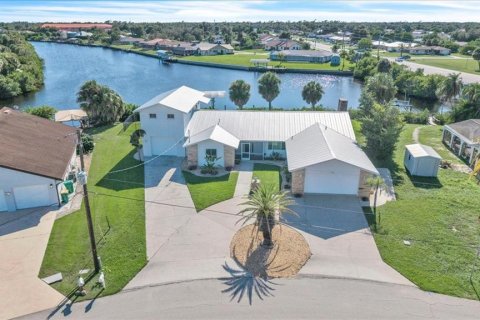 Casa en Port Charlotte, Florida 4 dormitorios, 217.02 m2 № 2380564