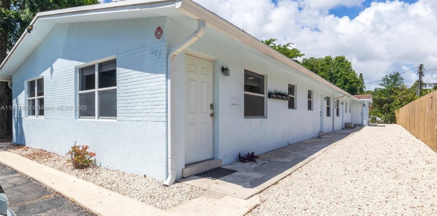 Commercial property in Fort Lauderdale, Florida 259.2 sq.m. № 1834461