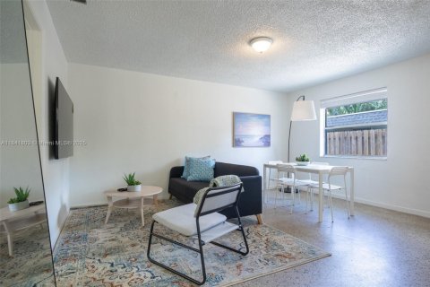 Commercial property in Fort Lauderdale, Florida 259.2 sq.m. № 1834461 - photo 18