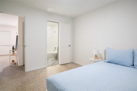 Commercial property in Fort Lauderdale, Florida 259.2 sq.m. № 1834461 - photo 14