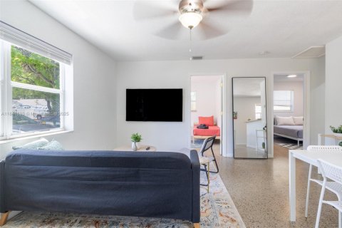 Commercial property in Fort Lauderdale, Florida 259.2 sq.m. № 1834461 - photo 2