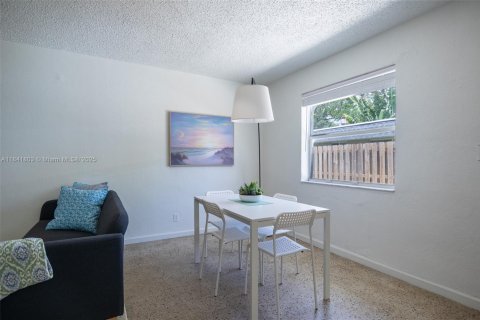 Commercial property in Fort Lauderdale, Florida 259.2 sq.m. № 1834461 - photo 12