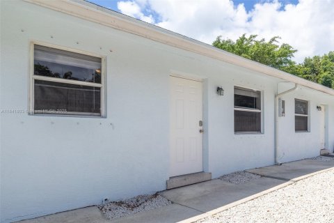 Commercial property in Fort Lauderdale, Florida 259.2 sq.m. № 1834461 - photo 9