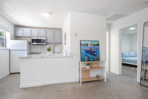 Commercial property in Fort Lauderdale, Florida 259.2 sq.m. № 1834461 - photo 21
