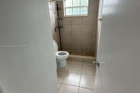 Снять в аренду квартиру в Хайалиа, Флорида 2 спальни, 442.21м2, № 1964480 - фото 3