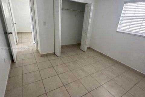 Снять в аренду квартиру в Хайалиа, Флорида 2 спальни, 442.21м2, № 1964480 - фото 8