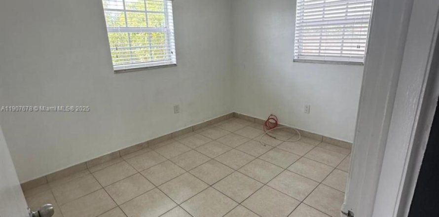 Квартира в Хайалиа, Флорида 2 спальни, 442.21м2 № 1964480