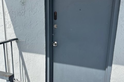 Снять в аренду квартиру в Хайалиа, Флорида 2 спальни, 442.21м2, № 1964480 - фото 7