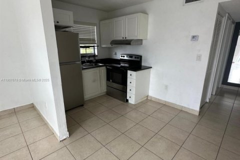 Снять в аренду квартиру в Хайалиа, Флорида 2 спальни, 442.21м2, № 1964480 - фото 6