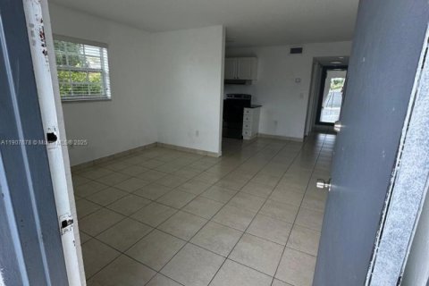 Снять в аренду квартиру в Хайалиа, Флорида 2 спальни, 442.21м2, № 1964480 - фото 5