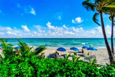 Снять в аренду кондоминиум в Халландейл-Бич, Флорида 3 спальни, 172.43м2, № 2043438 - фото 17