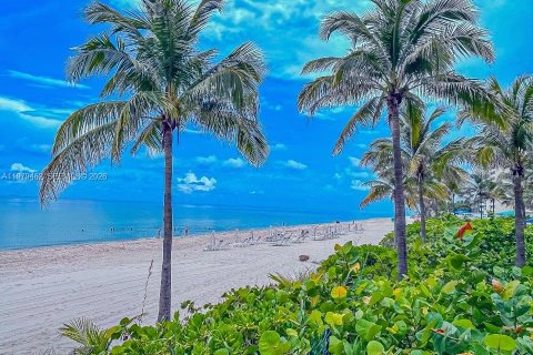 Снять в аренду кондоминиум в Халландейл-Бич, Флорида 3 спальни, 172.43м2, № 2043438 - фото 12