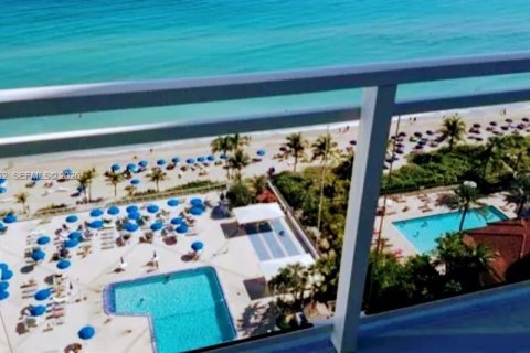 Снять в аренду кондоминиум в Халландейл-Бич, Флорида 3 спальни, 172.43м2, № 2043438 - фото 3