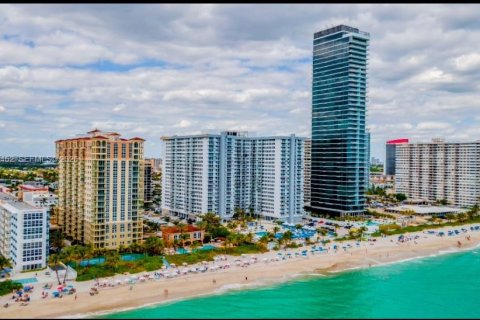 Снять в аренду кондоминиум в Халландейл-Бич, Флорида 3 спальни, 172.43м2, № 2043438 - фото 14