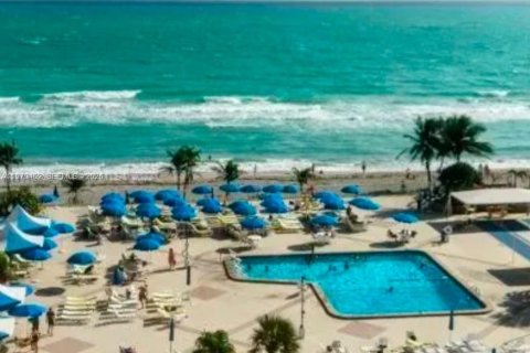 Снять в аренду кондоминиум в Халландейл-Бич, Флорида 3 спальни, 172.43м2, № 2043438 - фото 4