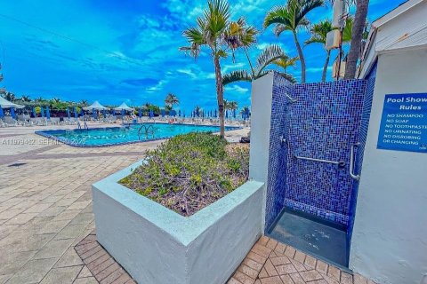Снять в аренду кондоминиум в Халландейл-Бич, Флорида 3 спальни, 172.43м2, № 2043438 - фото 22