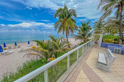 Снять в аренду кондоминиум в Халландейл-Бич, Флорида 3 спальни, 172.43м2, № 2043438 - фото 20