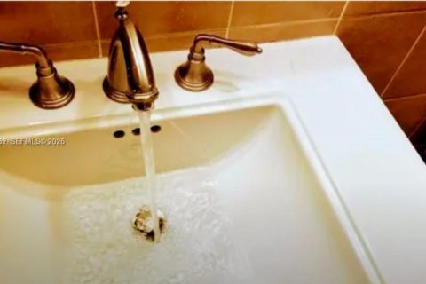 Снять в аренду кондоминиум в Халландейл-Бич, Флорида 3 спальни, 172.43м2, № 2043438 - фото 9