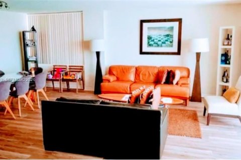 Снять в аренду кондоминиум в Халландейл-Бич, Флорида 3 спальни, 172.43м2, № 2043438 - фото 5