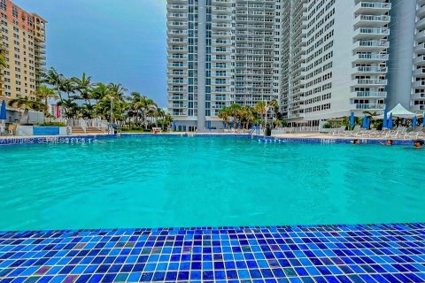 Снять в аренду кондоминиум в Халландейл-Бич, Флорида 3 спальни, 172.43м2, № 2043438 - фото 25