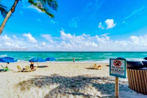 Снять в аренду кондоминиум в Халландейл-Бич, Флорида 3 спальни, 172.43м2, № 2043438 - фото 18