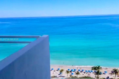 Condominio en Hallandale Beach, Florida, 3 dormitorios  № 2043438