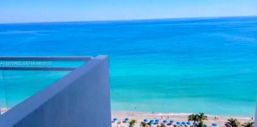 Кондоминиум с 3 спальнями в Халландейл-Бич, Флорида № 2043438