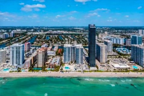 Снять в аренду кондоминиум в Халландейл-Бич, Флорида 3 спальни, 172.43м2, № 2043438 - фото 13