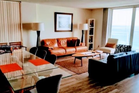 Снять в аренду кондоминиум в Халландейл-Бич, Флорида 3 спальни, 172.43м2, № 2043438 - фото 6