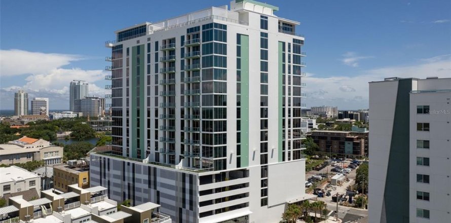 Condo in Saint Petersburg, Florida, 2 bedrooms  № 1632015