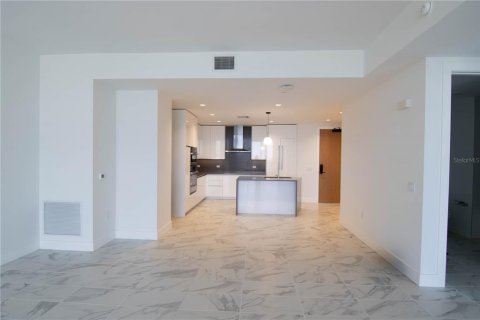 Condo in Saint Petersburg, Florida, 2 bedrooms  № 1632015 - photo 4