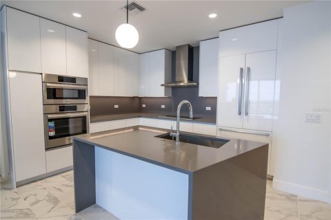 Condo in Saint Petersburg, Florida, 2 bedrooms  № 1632015 - photo 3