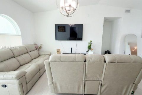 Casa en alquiler en Hialeah, Florida, 3 dormitorios, 113.15 m2 № 2055510 - foto 3