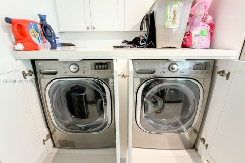 Casa en alquiler en Hialeah, Florida, 3 dormitorios, 113.15 m2 № 2055510 - foto 17