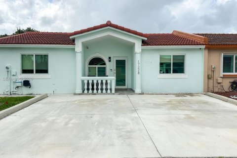 Casa en Hialeah, Florida 3 dormitorios, 113.15 m2 № 2055510