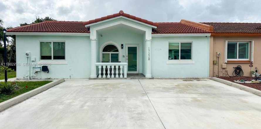 Casa en Hialeah, Florida 3 dormitorios, 113.15 m2 № 2055510