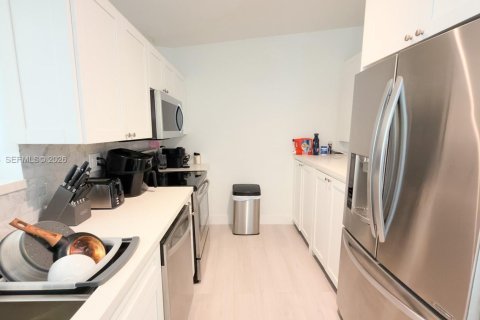 Casa en alquiler en Hialeah, Florida, 3 dormitorios, 113.15 m2 № 2055510 - foto 6