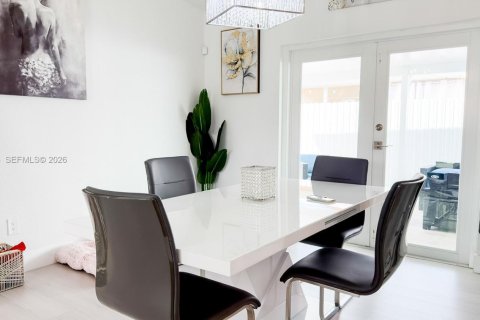 Casa en alquiler en Hialeah, Florida, 3 dormitorios, 113.15 m2 № 2055510 - foto 4