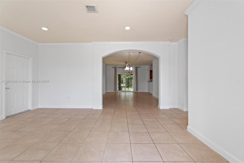 House in Homestead, Florida 3 bedrooms, 146.14 sq.m. № 1857367 - photo 4
