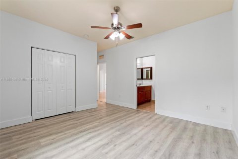 House in Homestead, Florida 3 bedrooms, 146.14 sq.m. № 1857367 - photo 16
