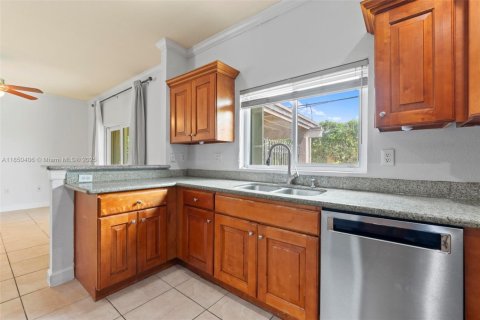 House in Homestead, Florida 3 bedrooms, 146.14 sq.m. № 1857367 - photo 13