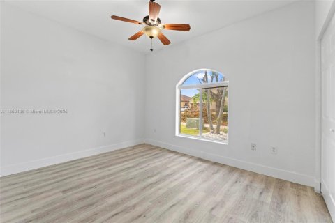House in Homestead, Florida 3 bedrooms, 146.14 sq.m. № 1857367 - photo 20
