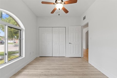 House in Homestead, Florida 3 bedrooms, 146.14 sq.m. № 1857367 - photo 21