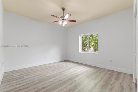 House in Homestead, Florida 3 bedrooms, 146.14 sq.m. № 1857367 - photo 15