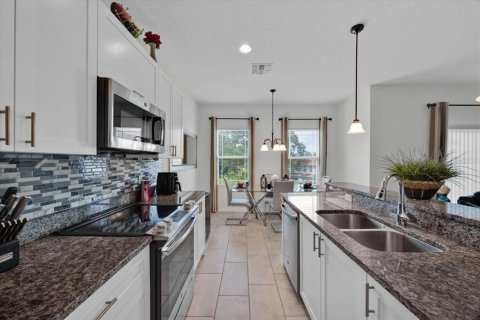 Adosado en venta en Clermont, Florida, 3 dormitorios, 147.99 m2 № 1886427 - foto 12